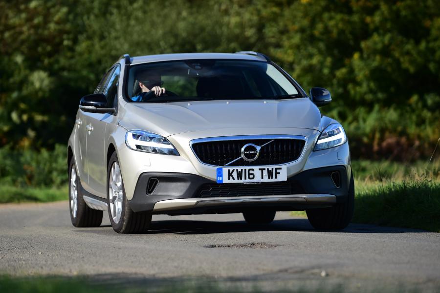 Volvo V40 D2 Cross Country (UK) '2016